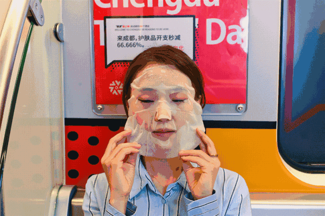 2018成都地铁1号线“蓉漂·人才”主题列车内景特色