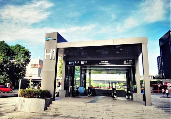 成都地铁18号线火车南站出入口