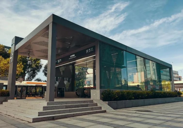 成都地铁18号线火车南站出入口