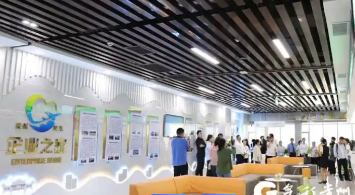 贵州双龙航空港经济区政务综合服务中心(政务服务大厅)